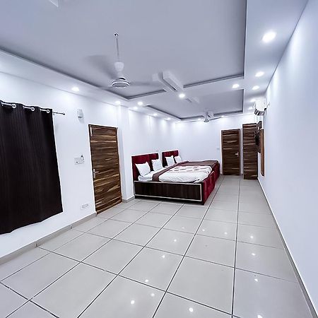 Deluxe Room Sec 132 Near Paras Mall Noida Exterior photo