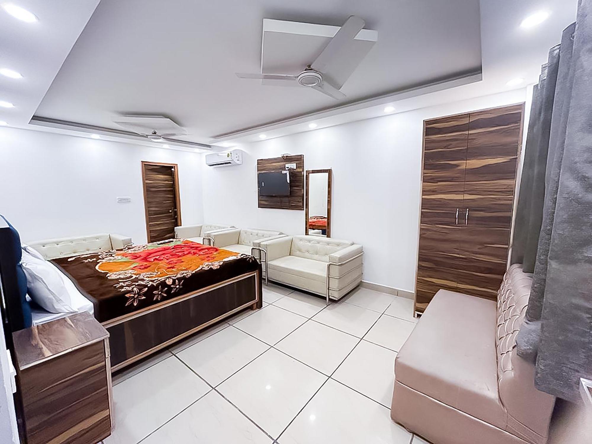 Deluxe Room Sec 132 Near Paras Mall Noida Exterior photo