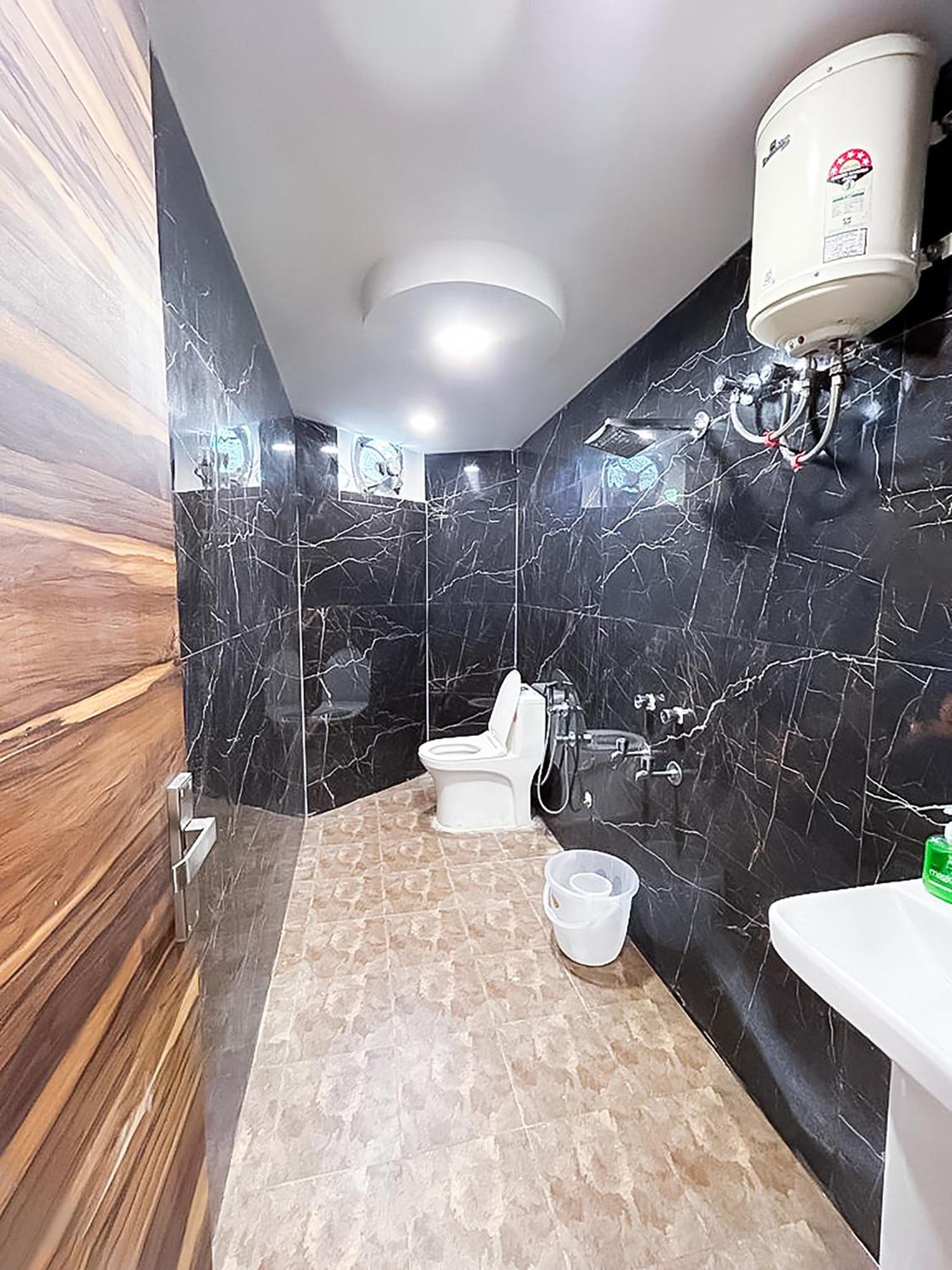 Deluxe Room Sec 132 Near Paras Mall Noida Exterior photo